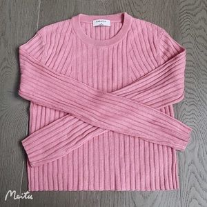 Aritzia sweater in Excellent condition